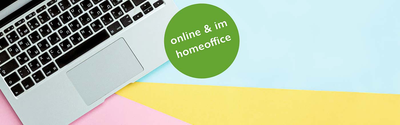 Laptoptastatur und Button mit Text: Online und im Homeoffice