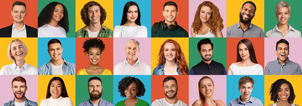 mehrere Personen im Portrait in farbigen Quadraten