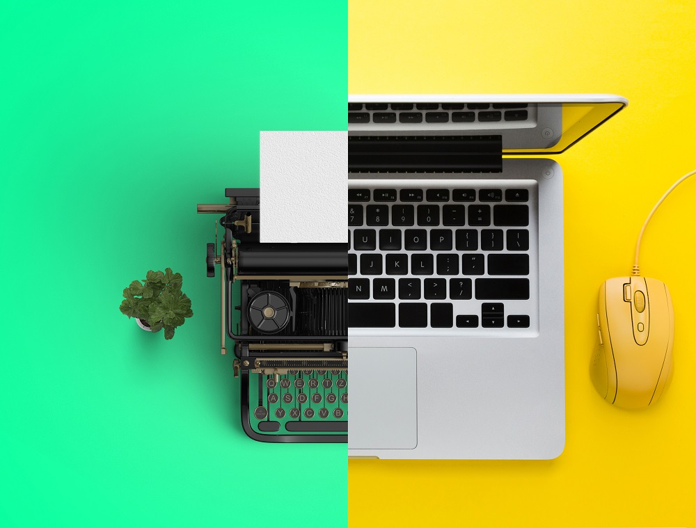 halbiertes Foto, rechts halber Laptop mit Maus, links halbe alte Schreibmaschine